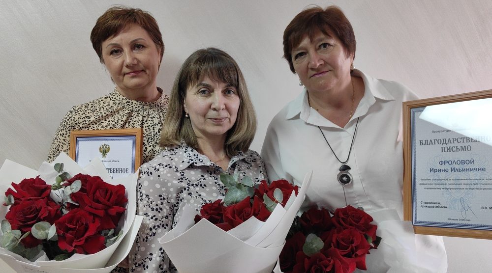 В Брянской области сотрудники Почты России спасли от мошенников односельчанку