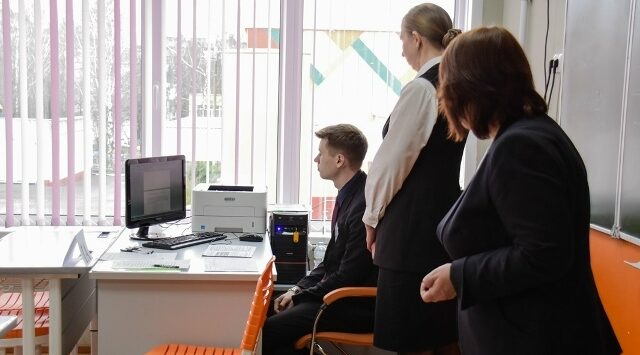 Выпускники Брянской области опробовали процедуру сдачи ЕГЭ