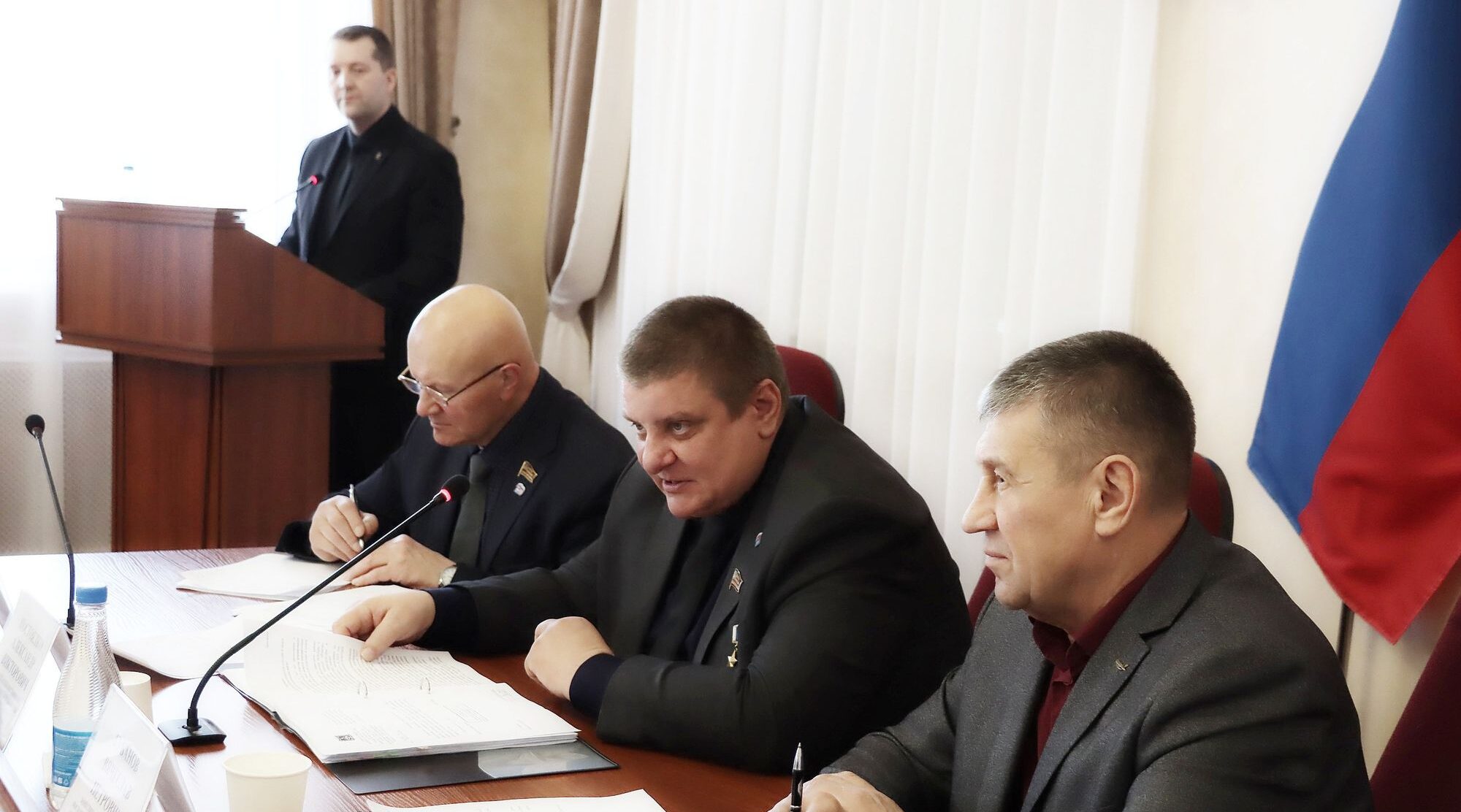 В Брянской областной Думе обсудили развитие спорта и молодёжной политики в Карачевском районе