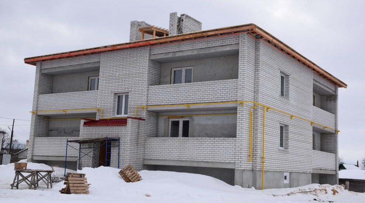 Детям-сиротам в Климовском районе вручили ключи от 14 благоустроенных квартир