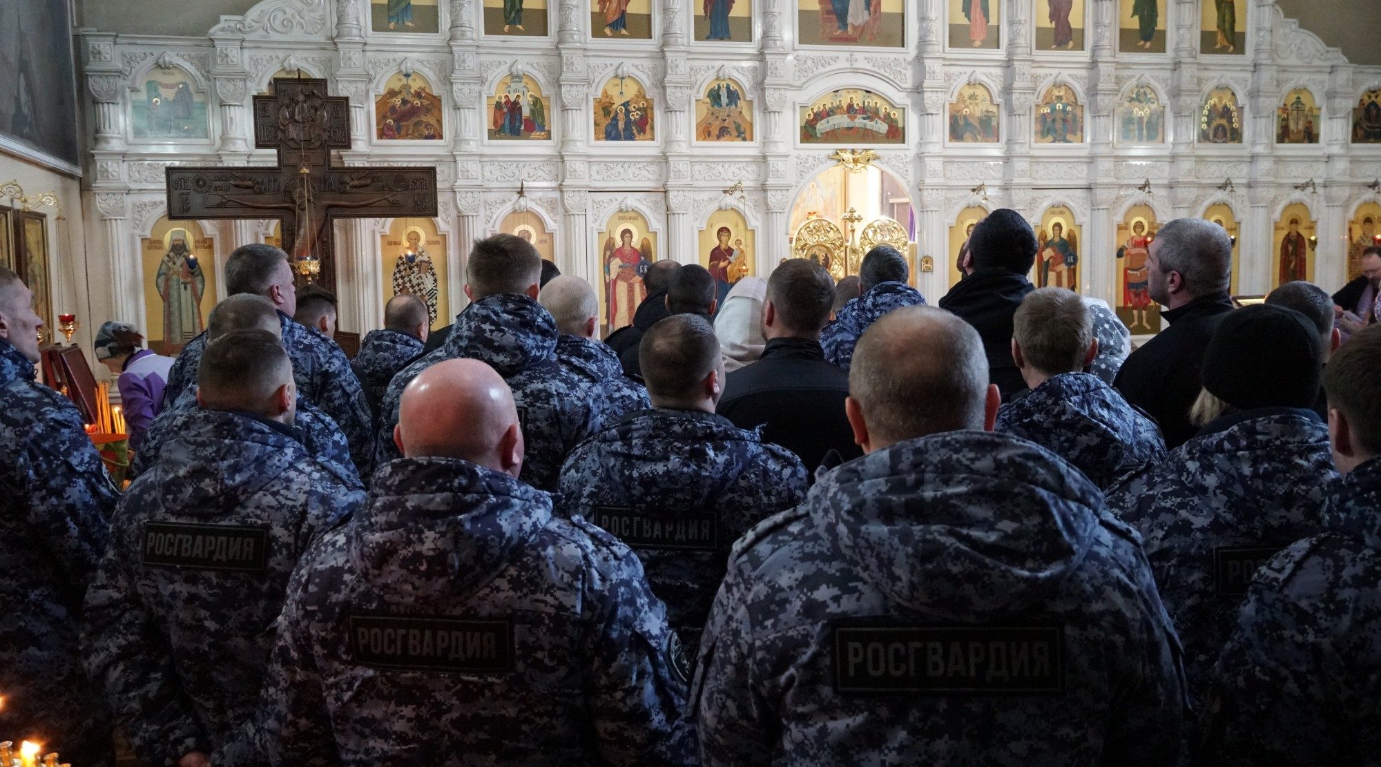 В Брянске сотрудники Росгвардии посетили праздничное богослужение в Георгиевском храме