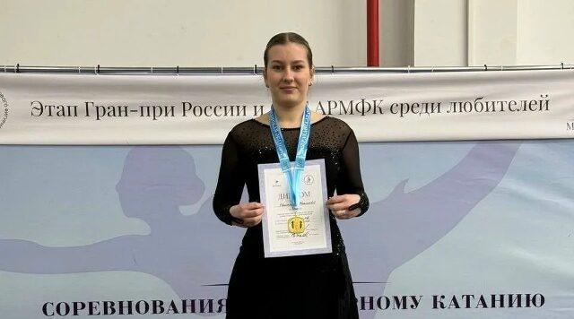 Климовские фигуристки выступили с блеском на астраханском льду