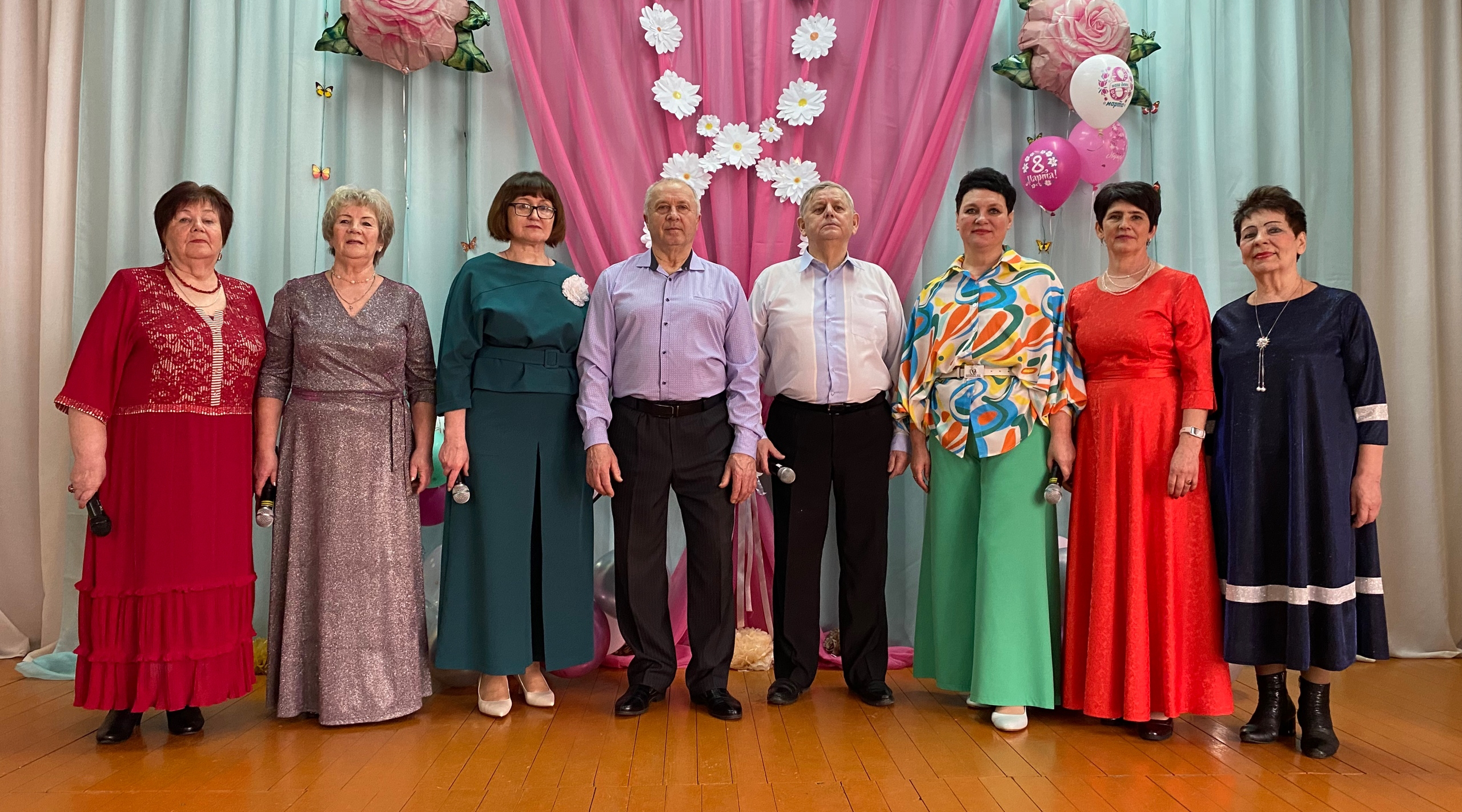 В Вельяминовском ПДК прошел праздничный концерт «Все цветы и песни Вам!»