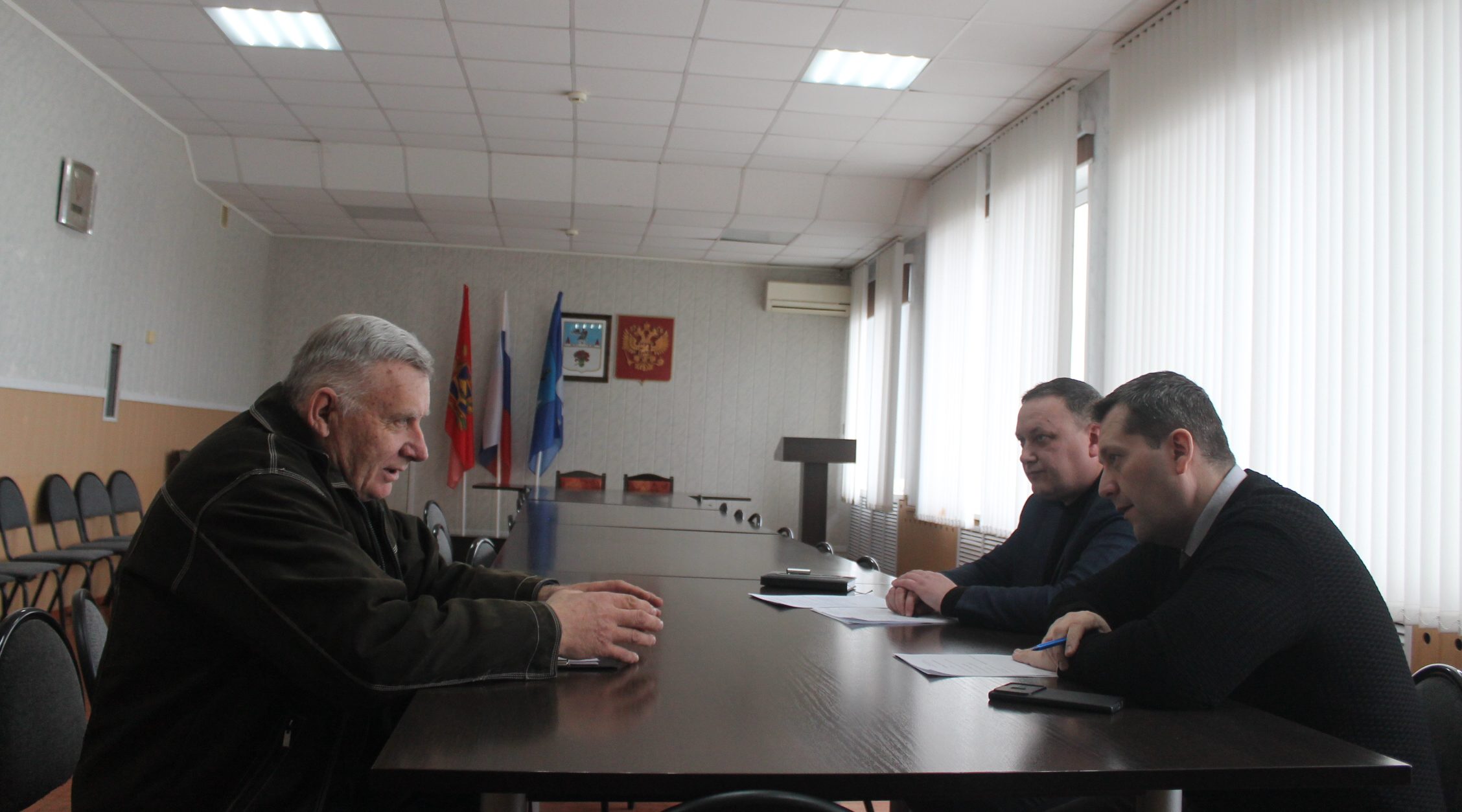 Личный прием граждан провел глава администрации Карачевского района Руслан   Егоров