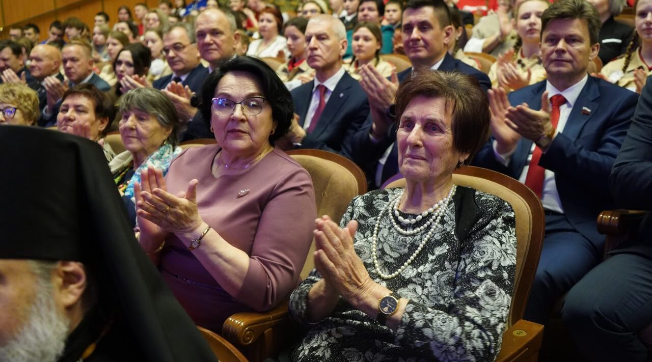 Губернатор Александр Богомаз поздравил женщин Брянщины с 8 Марта