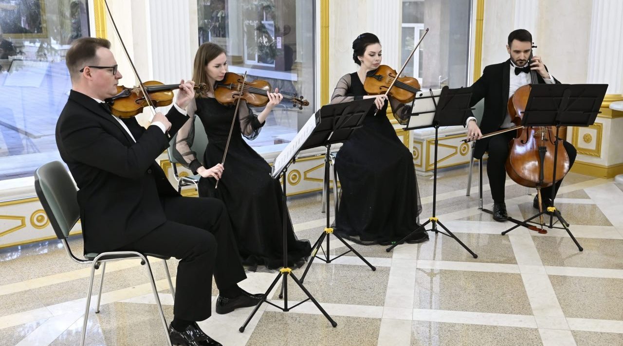 Александр Богомаз поздравил работников культуры Брянской области с профессиональным праздником