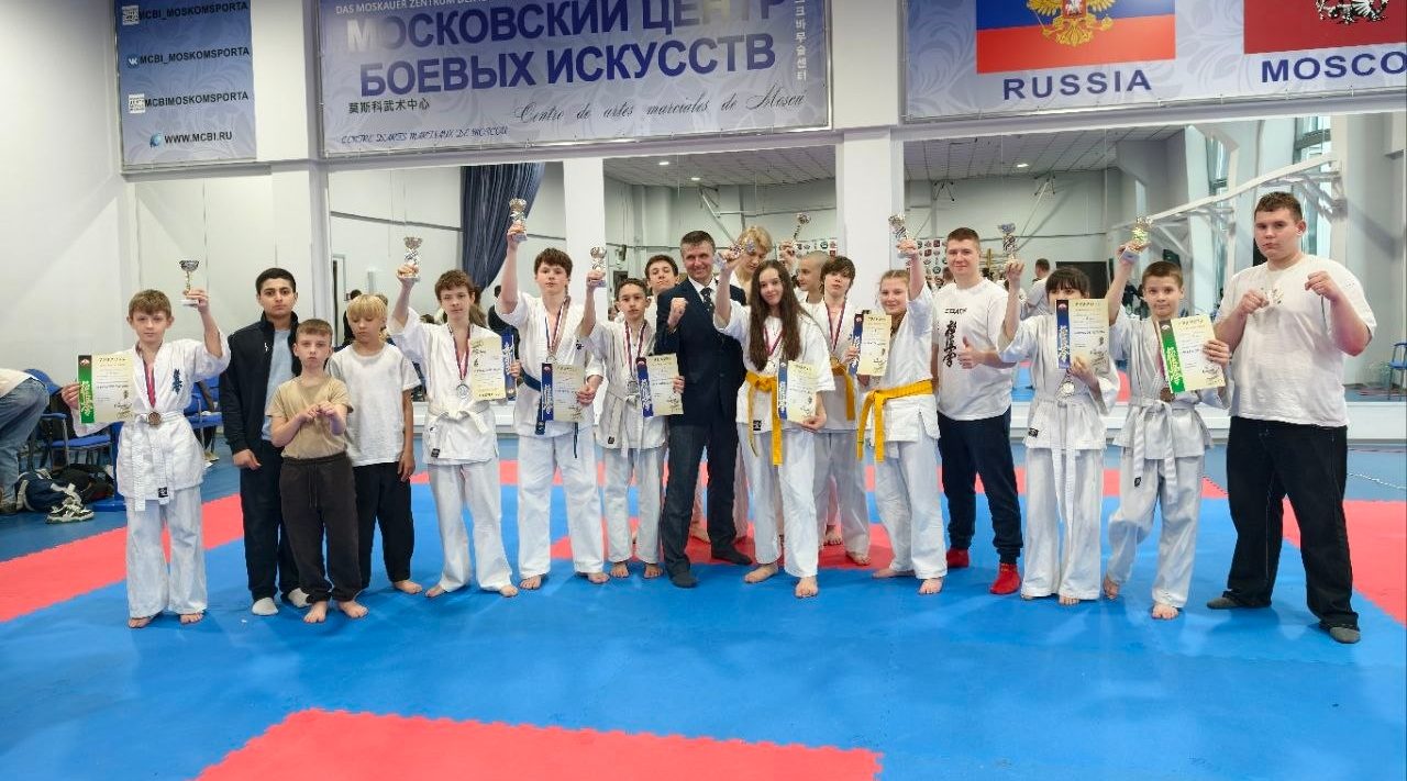 Брянские каратисты взяли девять медалей на межрегиональных соревнованиях в Москве