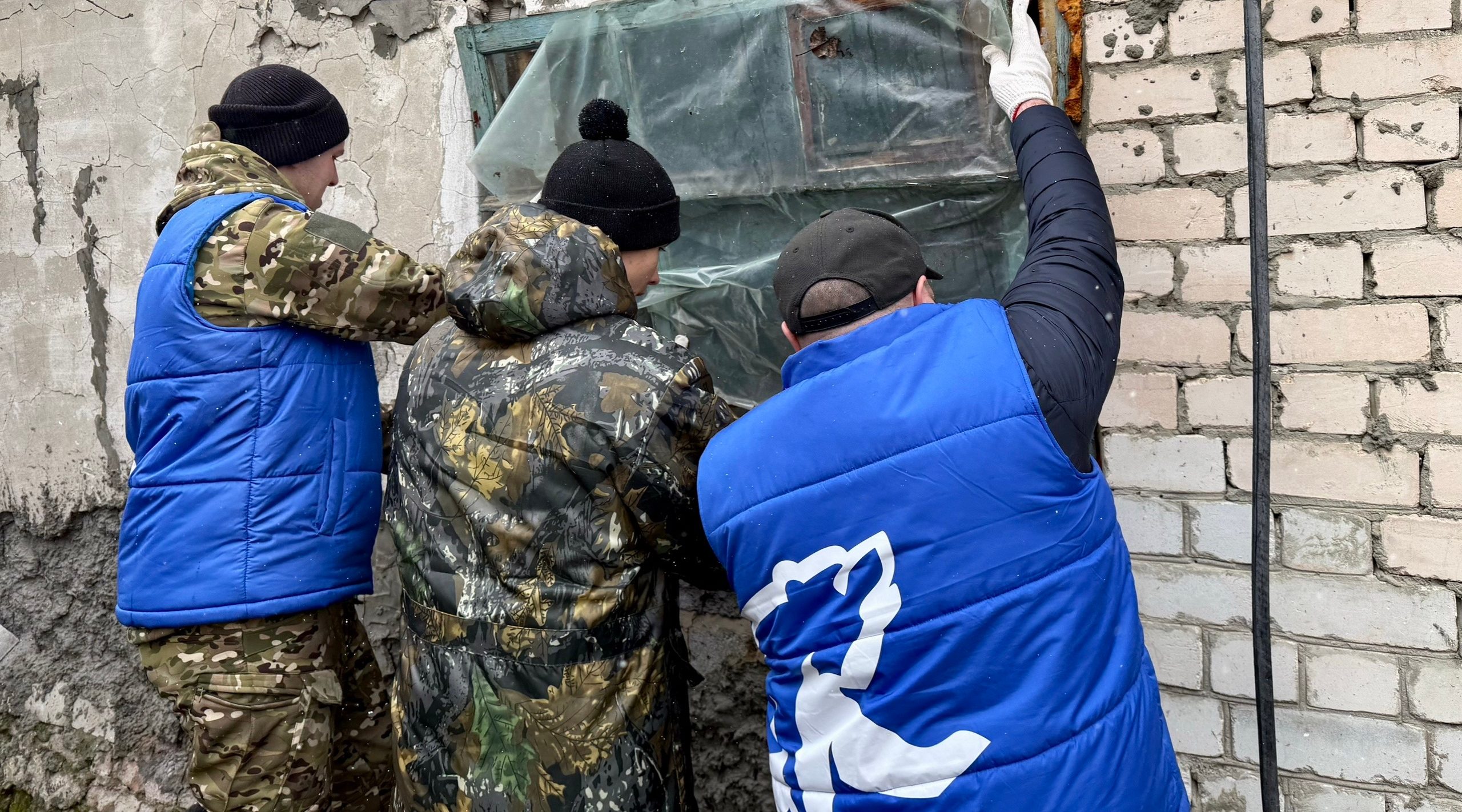 В Карачевском селе Юрасово депутаты и «Молодая Гвардия» помогают пострадавшим