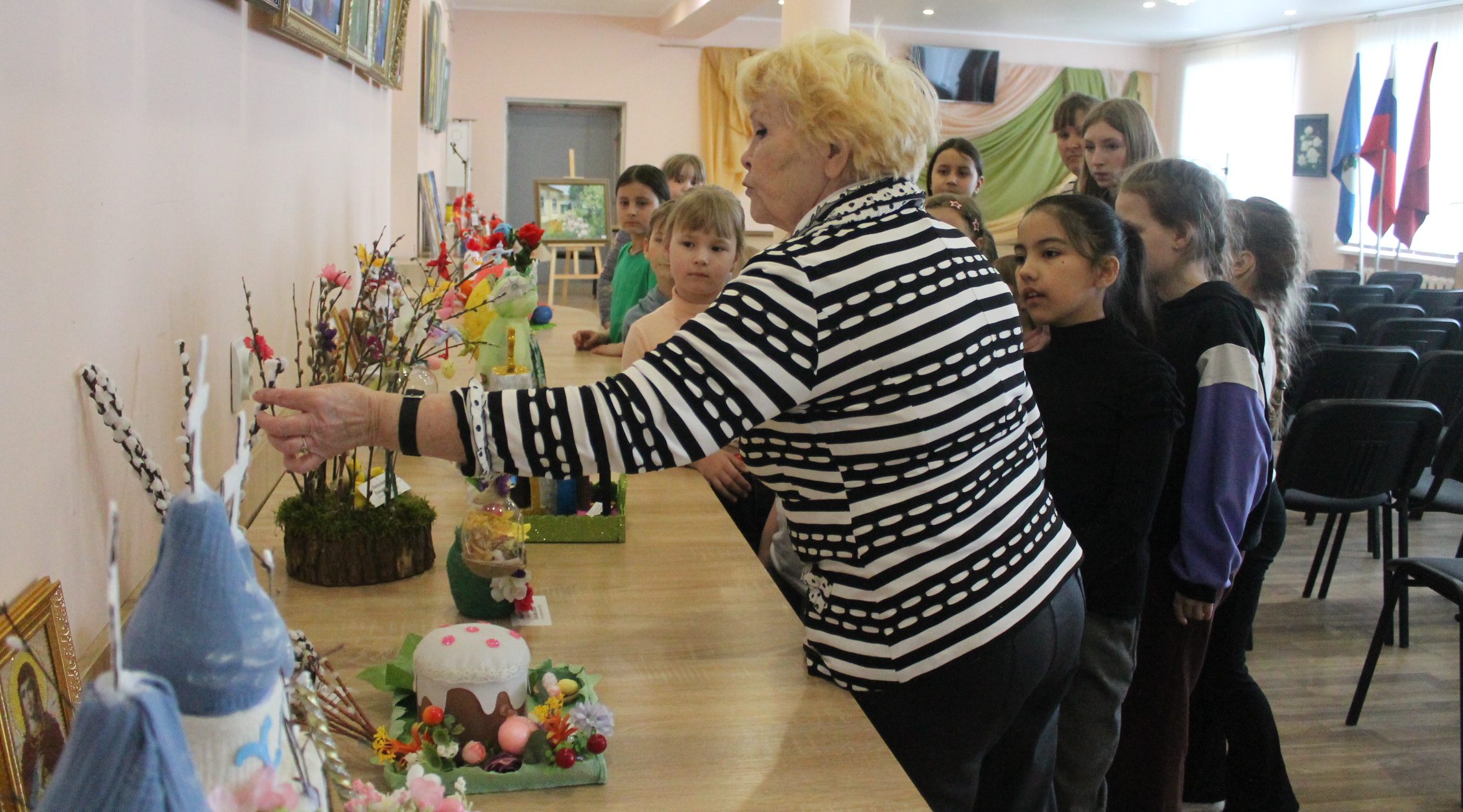 Карачевские школьники познакомились с выставкой «Пасхальный сувенир»