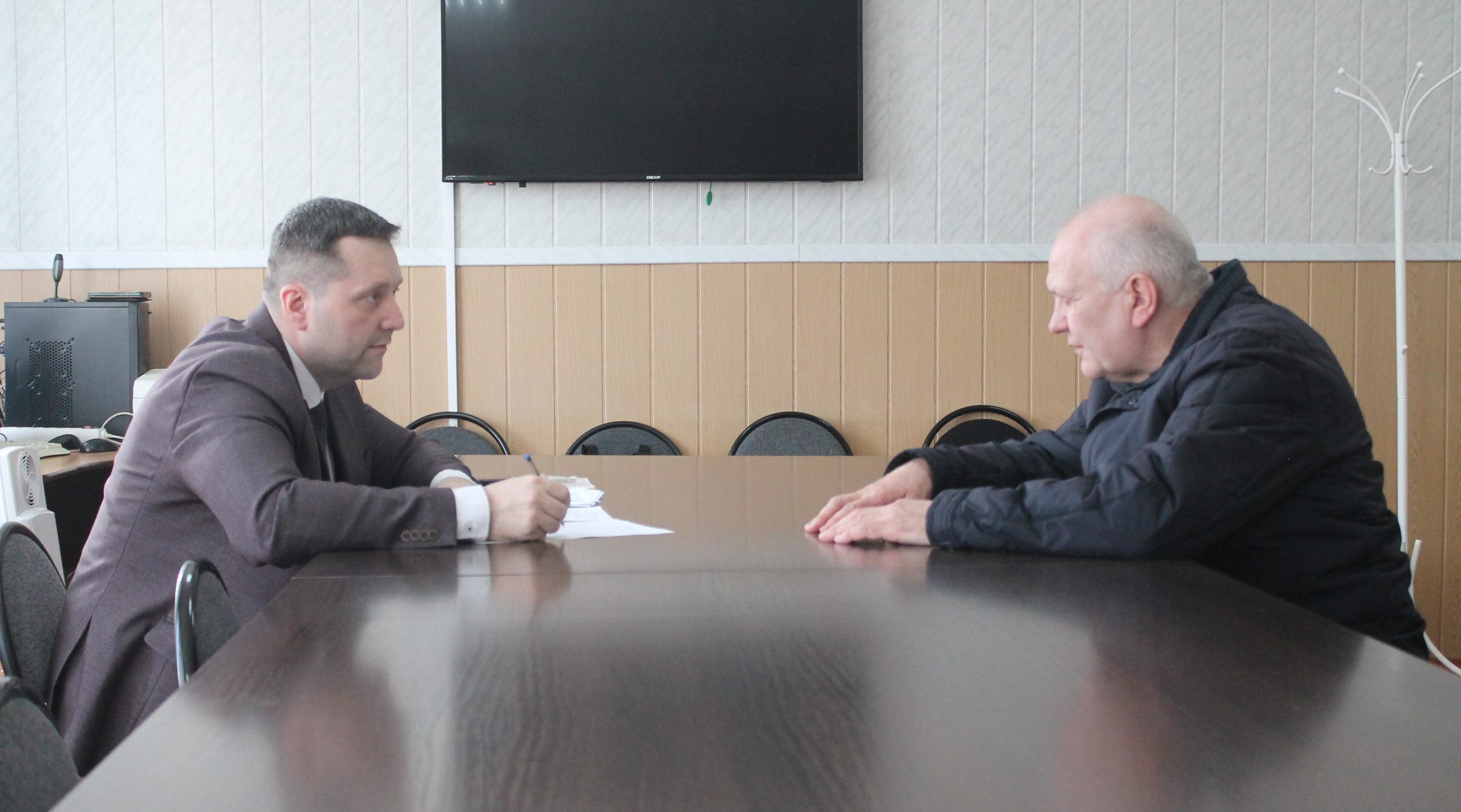 Глава администрации Карачевского района провел личный прием граждан