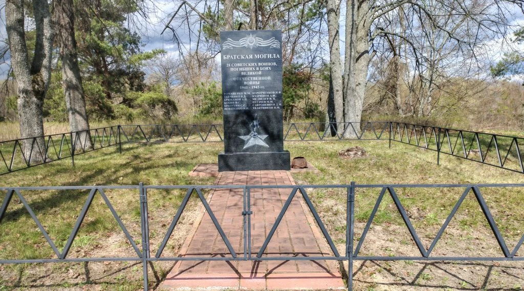 В Суземском районе благоустроили мемориал павшим воинам