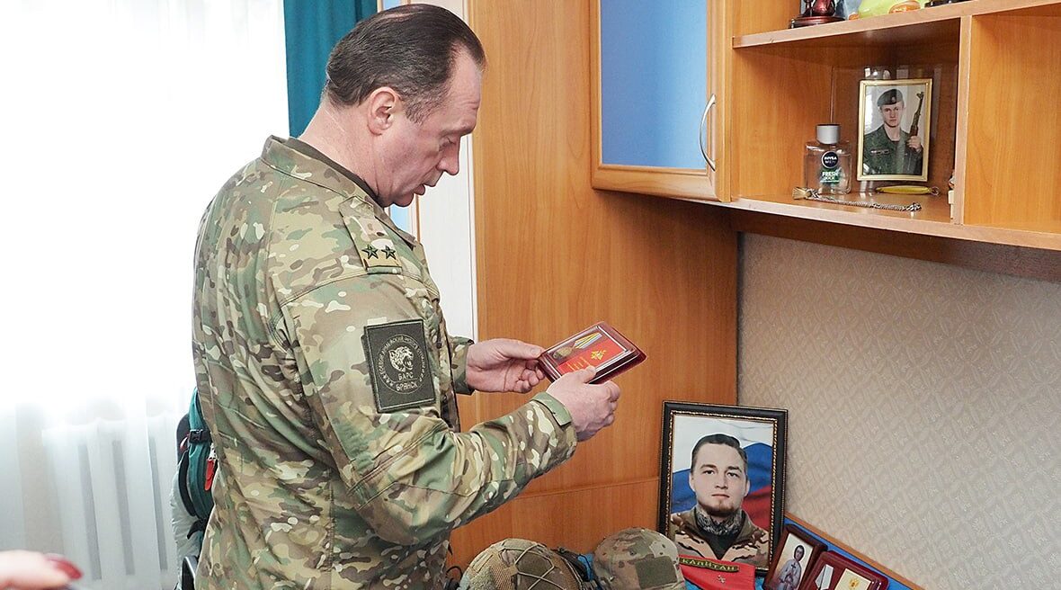 Сергей Антошин навестил родных погибшего бойца БАРС из Новозыбкова