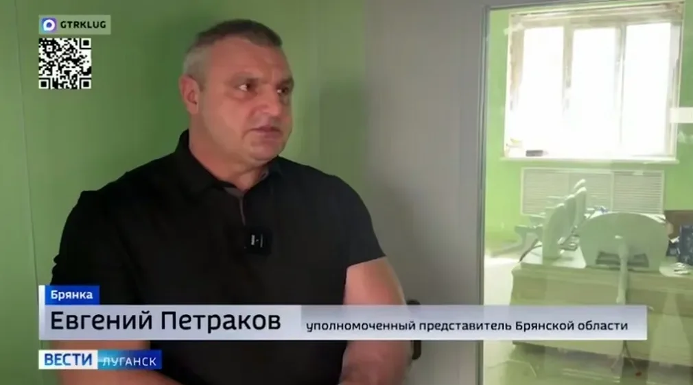 Брянские строители завершают капремонт инфекционного отделения в подшефной Брянке