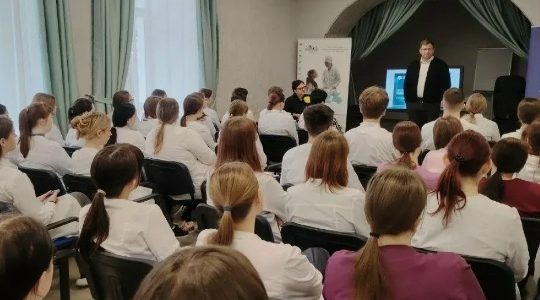 Будущим медикам Брянска рассказали о возможностях обучения в вузе имени Сеченова