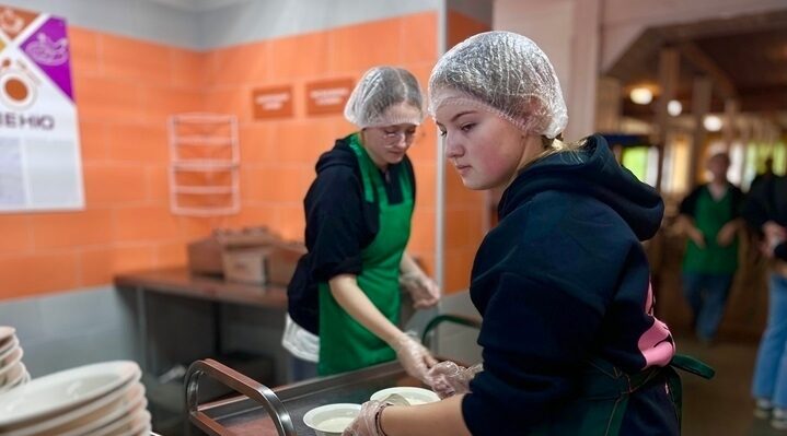 Вторая профильная смена «Трудовой десант Брянщины» открылась в детском лагере «Лесной»