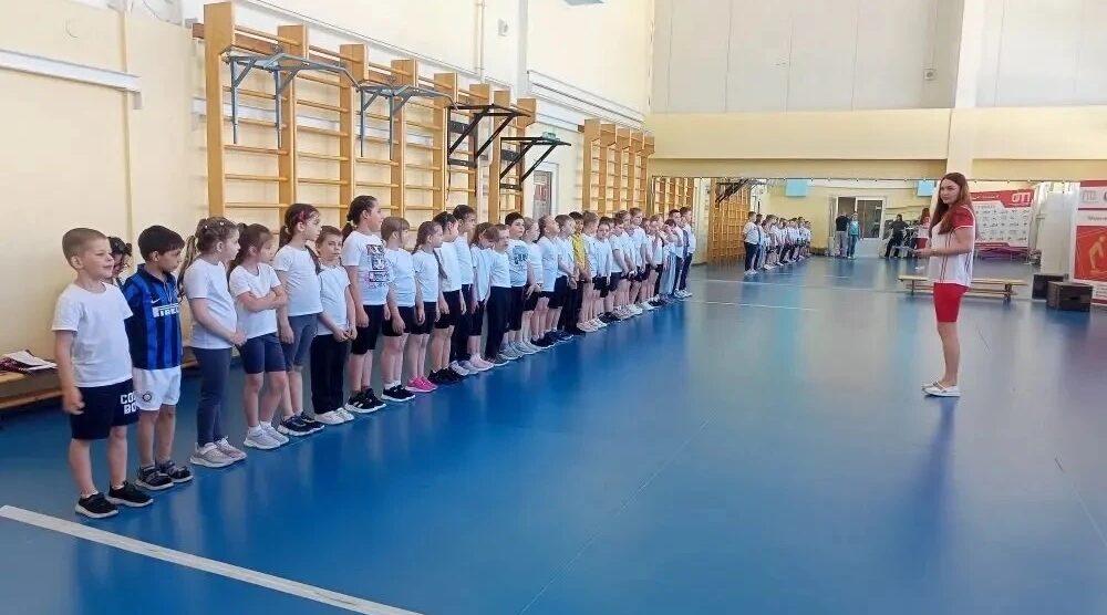 В брянском спорткомплексе прошло мероприятие по сдаче нормативов ГТО среди младших классов