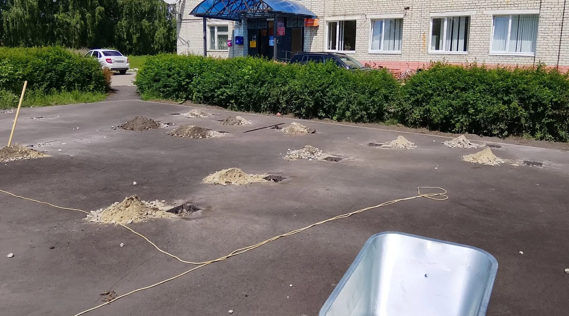 В Лопандино строят новую спортплощадку