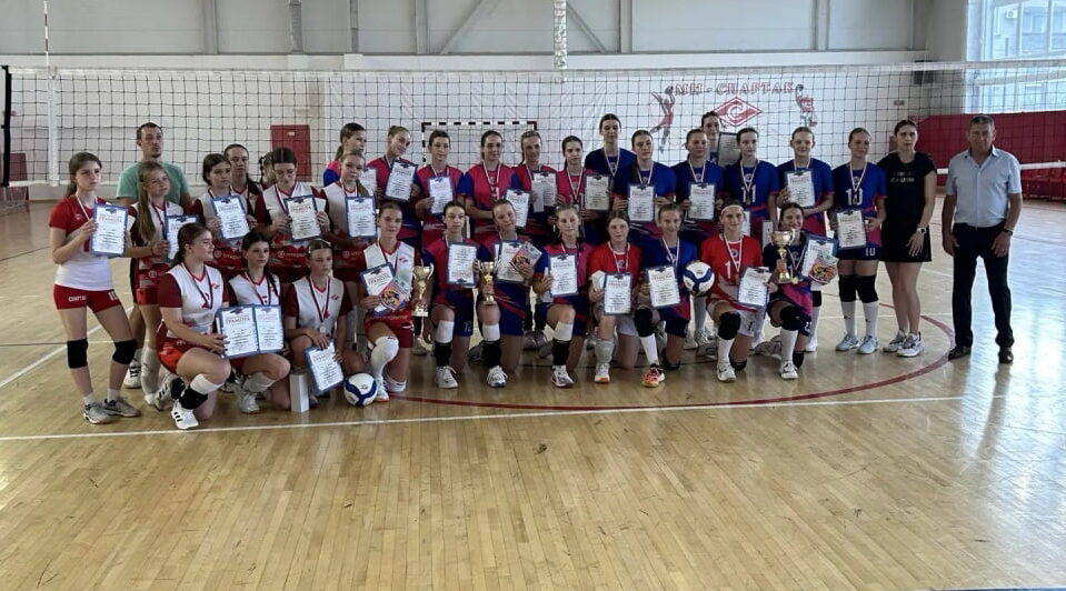 В Брянске прошли соревнования по мини-футболу и волейболу в честь двух Героев России