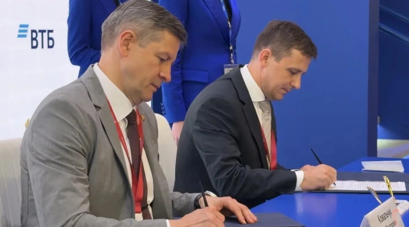 Егор Ковальчук подписал соглашения о сотрудничестве с зампрезидента ВТБ Денисом Бортниковым