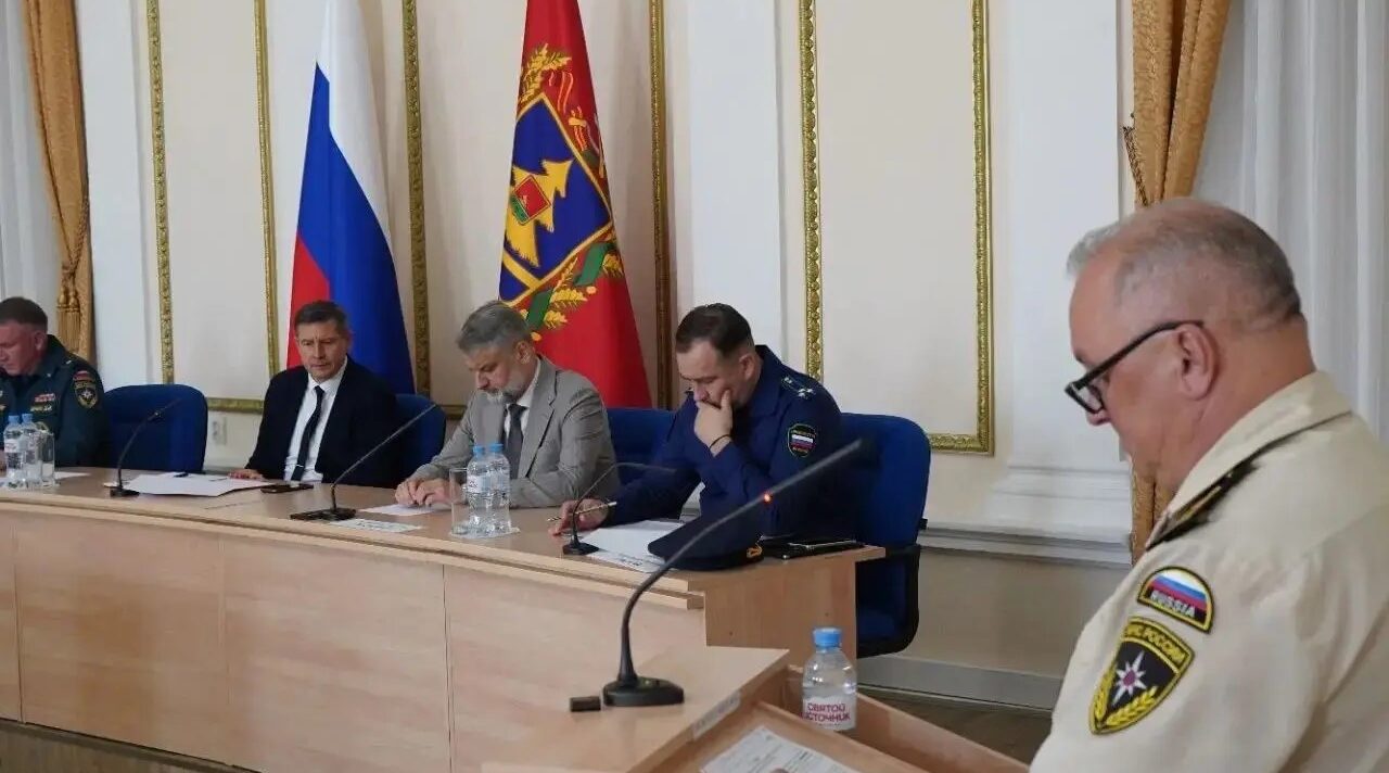 Егор Ковальчук поручил навести порядок на пляжах Брянска