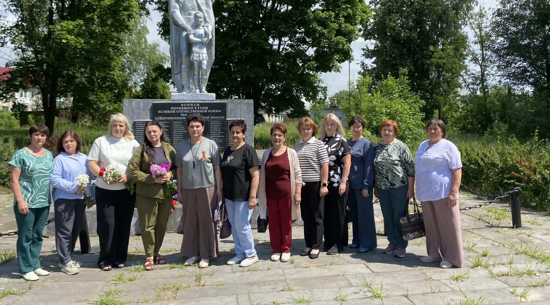 В Карачевском районе с. Вельяминова почтили память погибших в День памяти и скорби