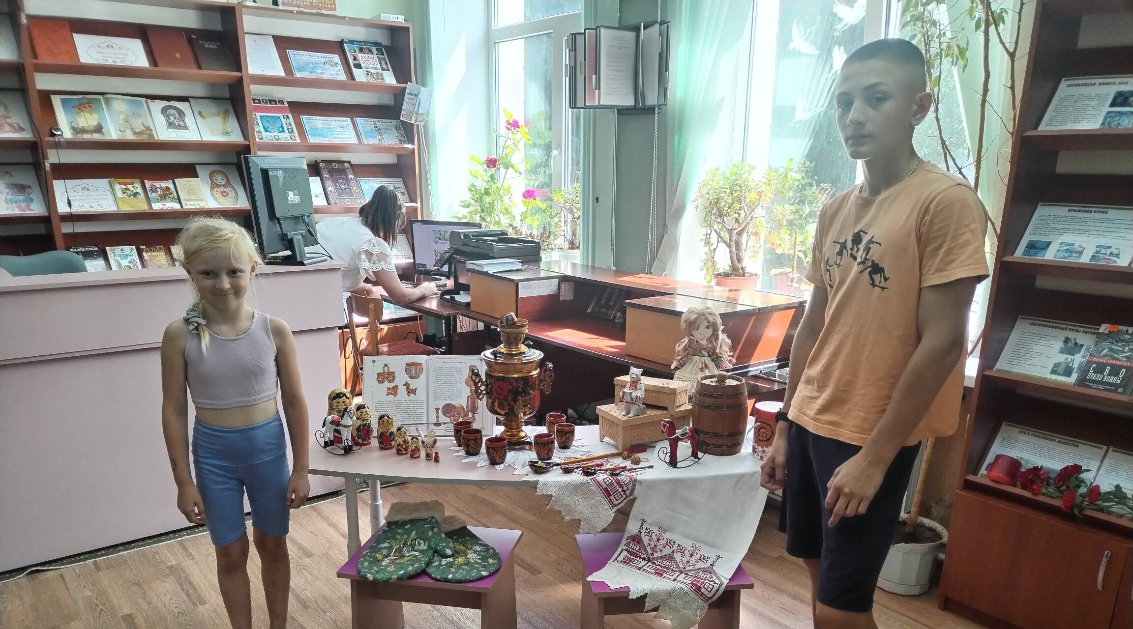 К Дню российского фольклора в Первомайской библиотеке открылась выставка
