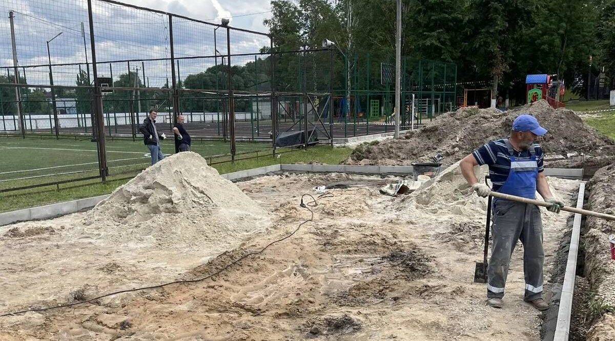 В брянской Клетне начали обустраивать воркаут-зону