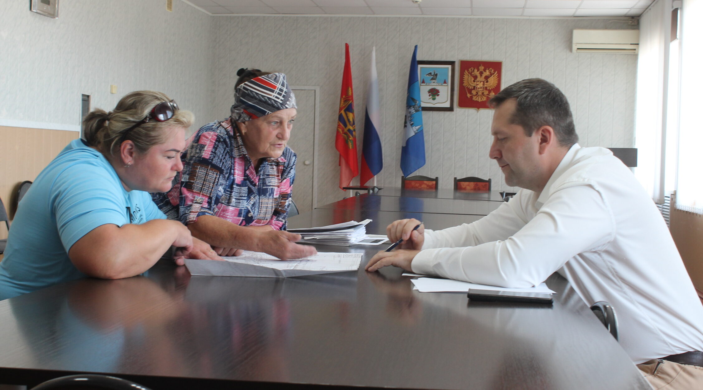 Глава администрации района Руслан  провел приём граждан