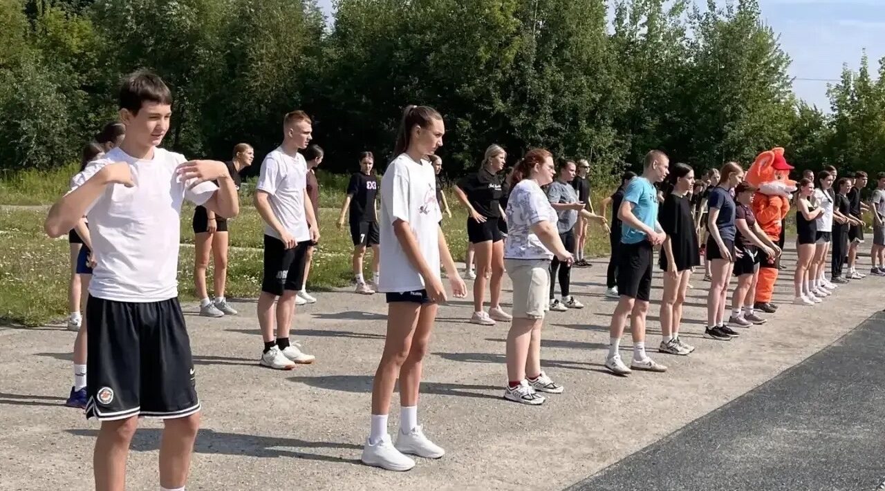 В Брянске прошла «Зарядка с чемпионом» для будущих спортсменов