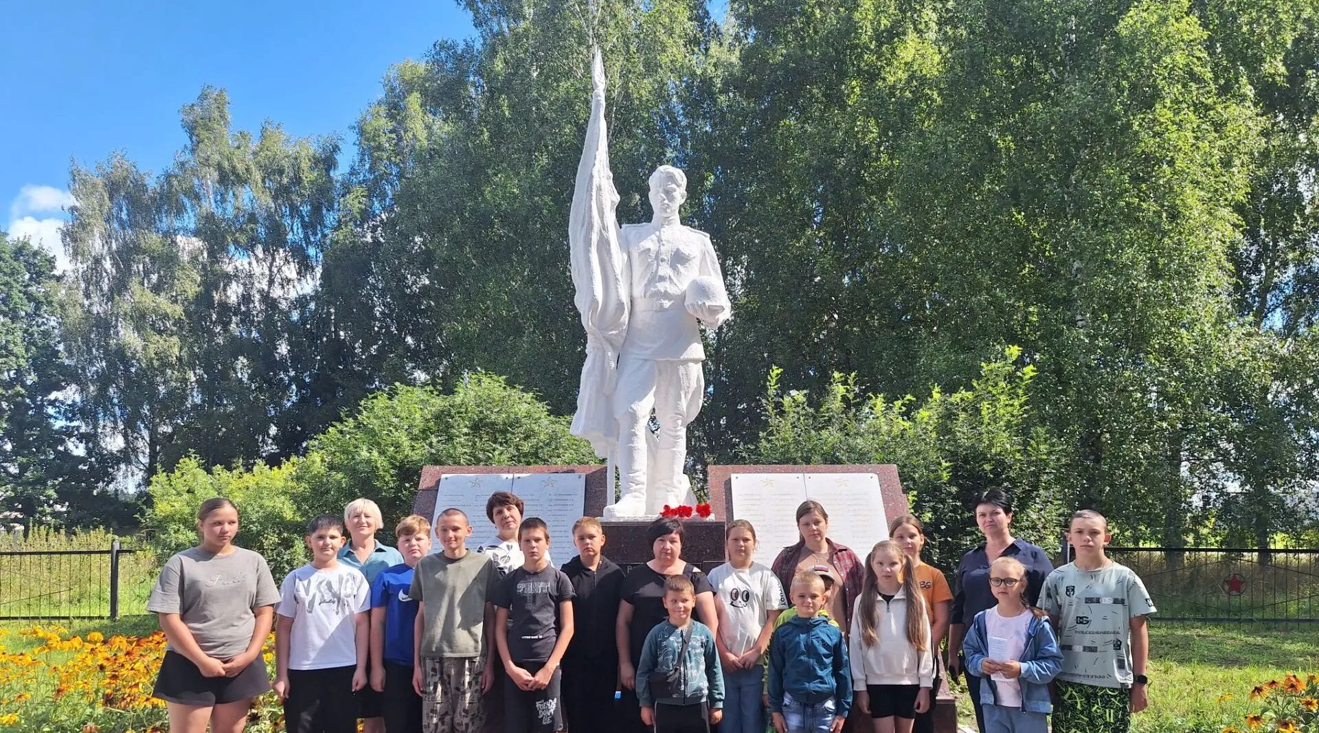 В карачевском селе Трыковка почтили память павших