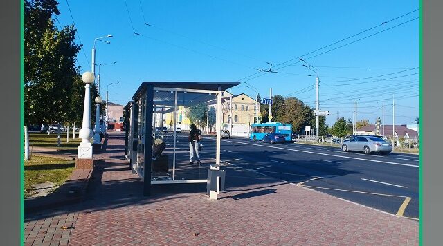 В Брянске обновляют остановочные комплексы на городских улицах