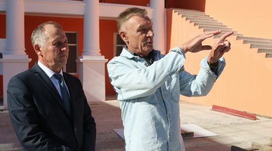 Александр Макаров проинспектировал строительство объектов в Володарском районе Брянска