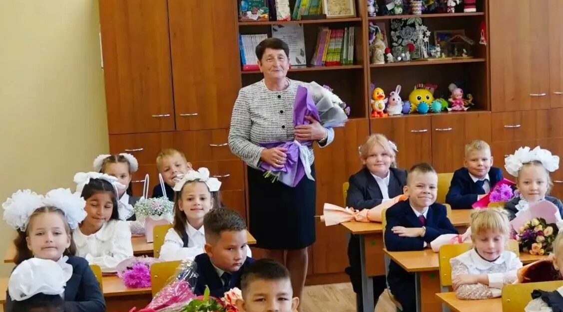Егор Ковальчук поздравил брянских  педагогов с Днём учителя