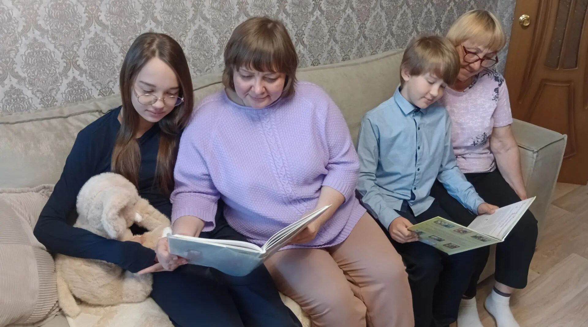 В Первомайской библиотеке прошла акция «Вместе по страницам любимых книг»