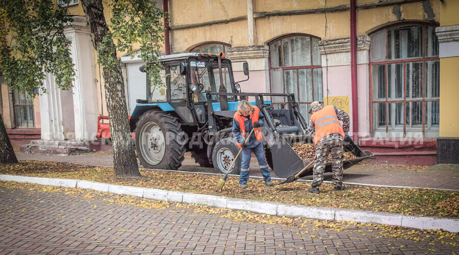 В Брянске дорожники приводят в порядок улицы