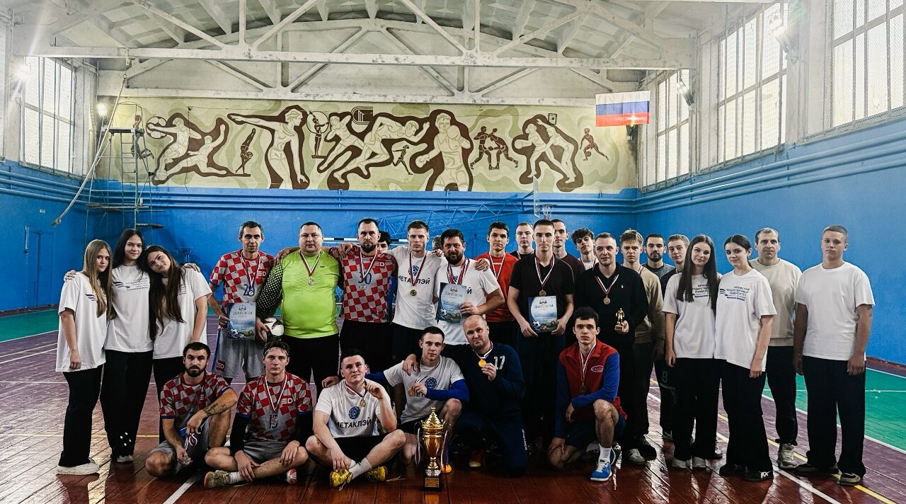 В КФ ОГУ им.И.С. Тургенева прошел турнир по мини-футболу в память о героях СВО